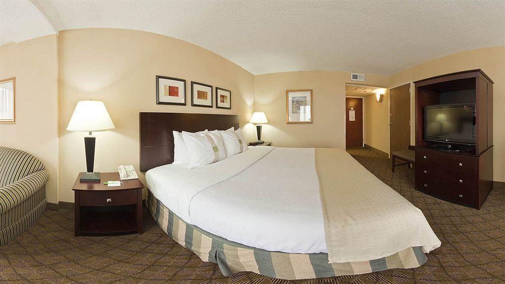 Holiday Inn Hotel And Suites Beaumont-Plaza I-10 & Walden By Ihg Exterior photo