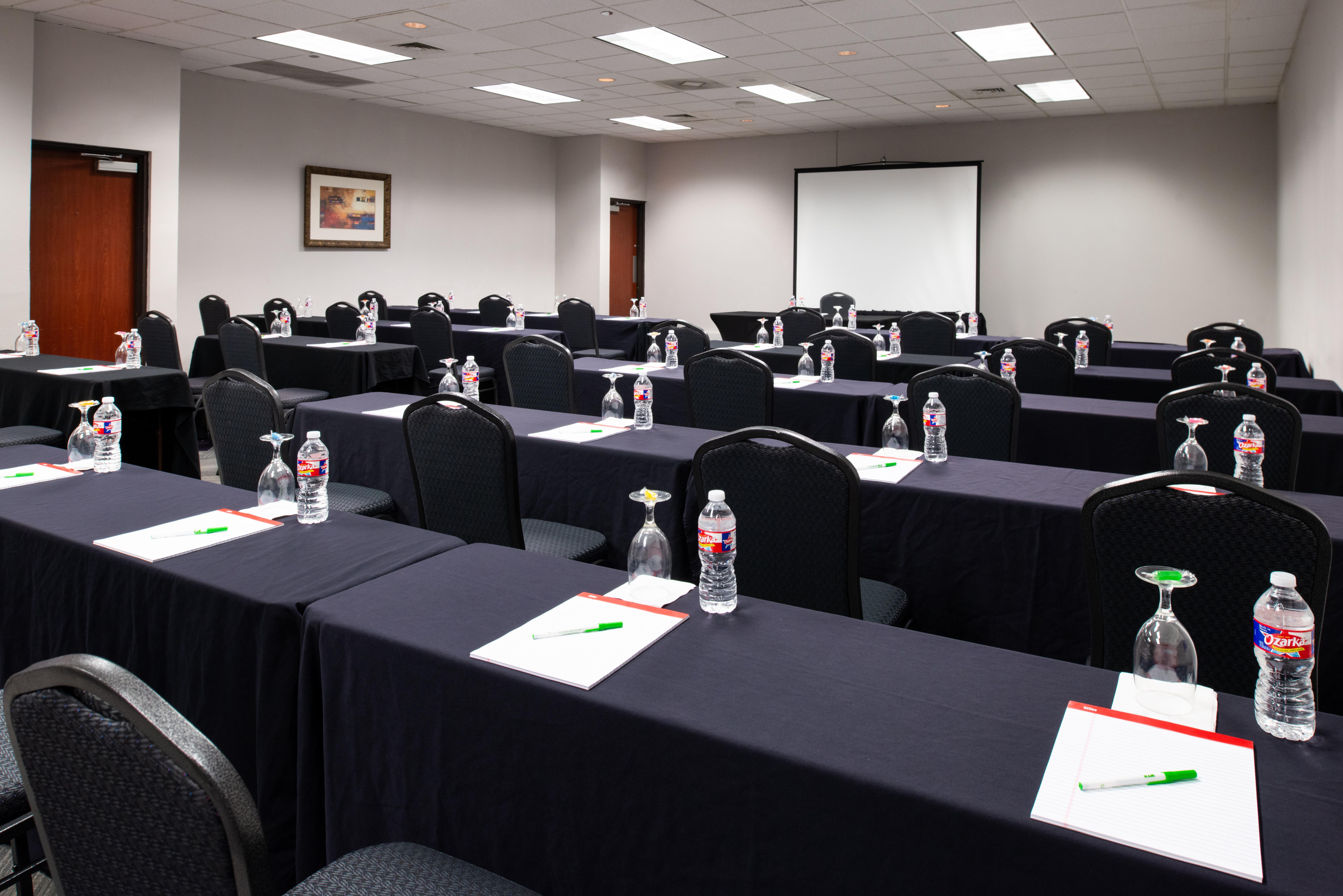 Holiday Inn Hotel And Suites Beaumont-Plaza I-10 & Walden By Ihg Exterior photo