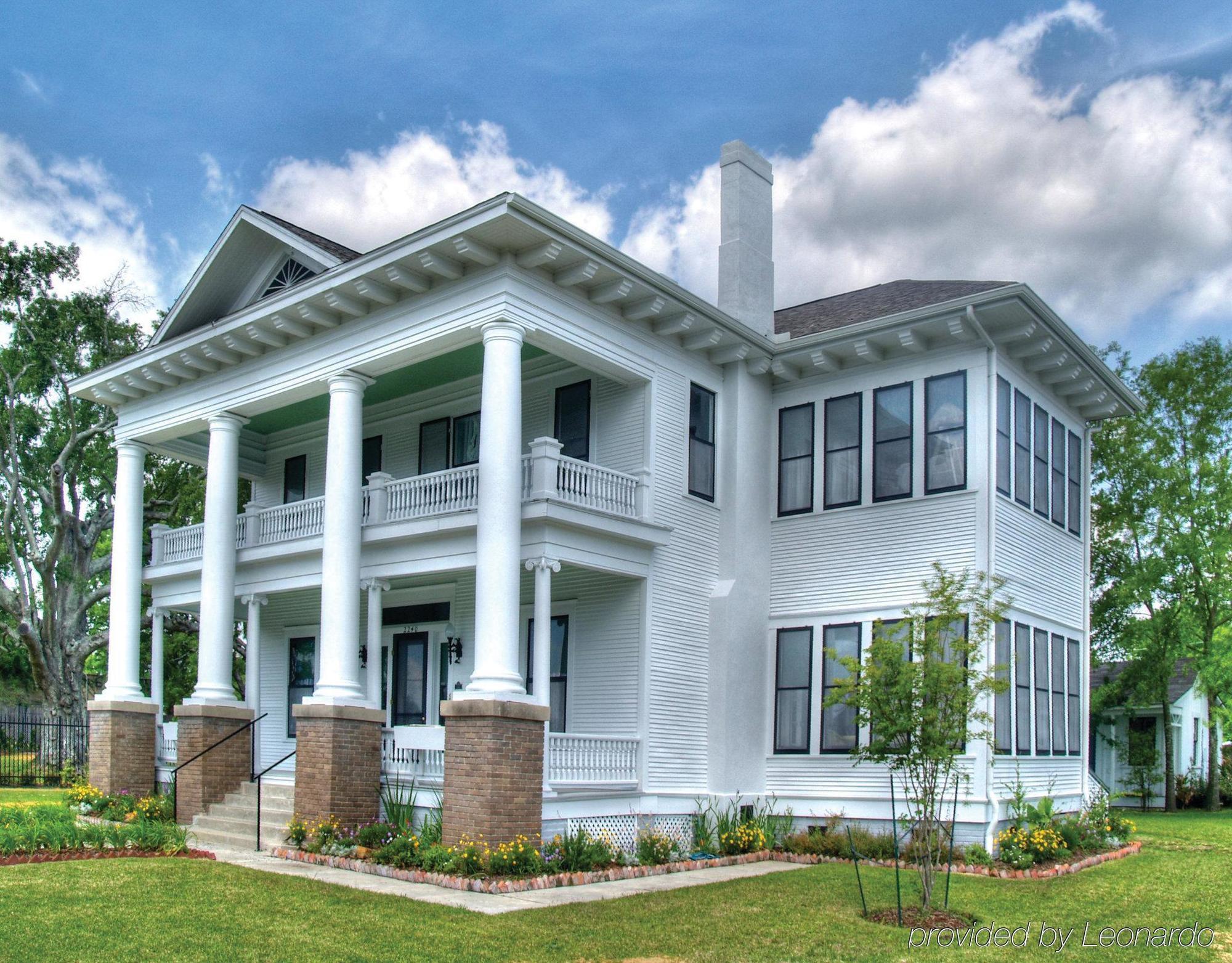 Holiday Inn Hotel And Suites Beaumont-Plaza I-10 & Walden By Ihg Exterior photo