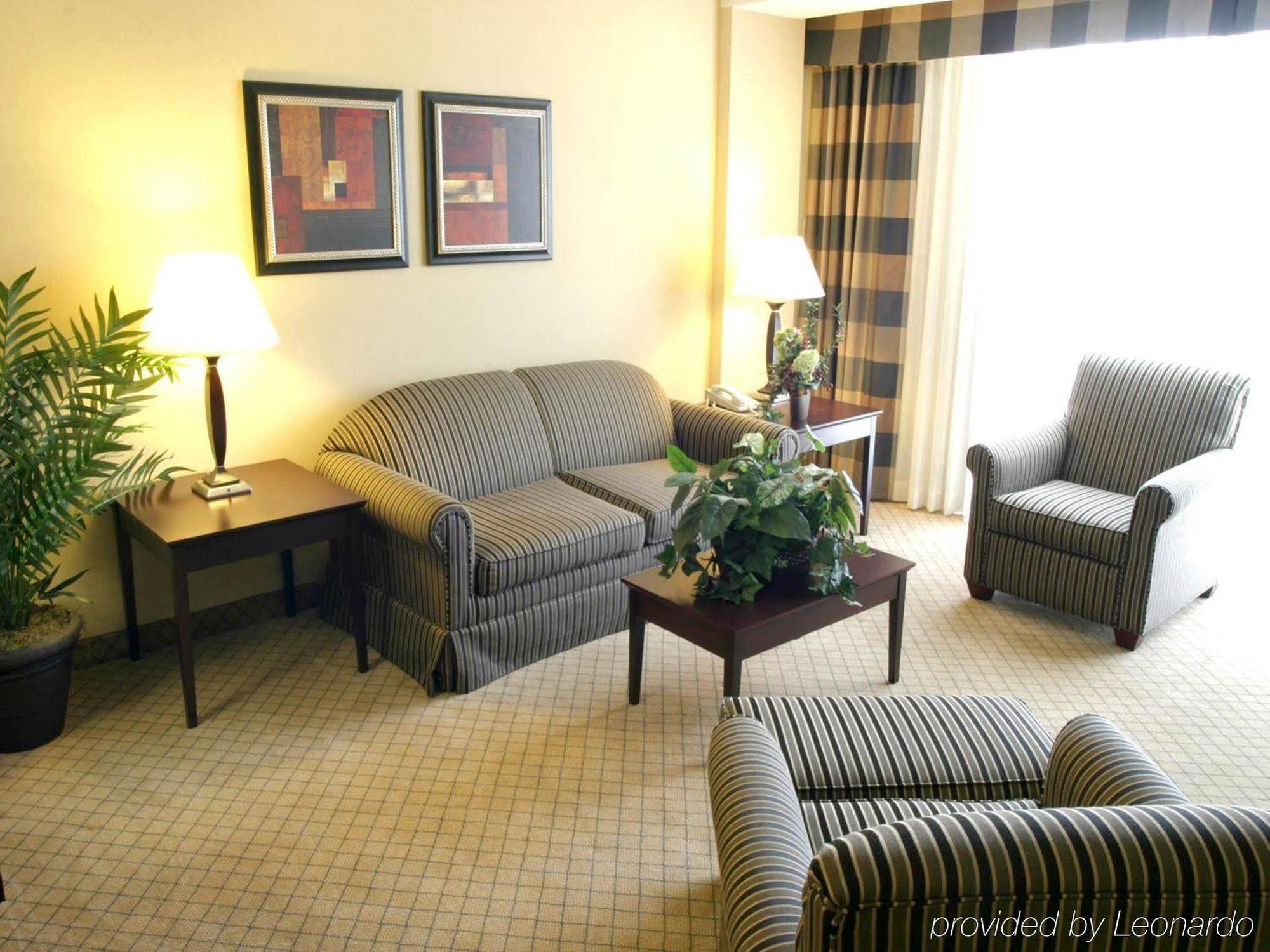 Holiday Inn Hotel And Suites Beaumont-Plaza I-10 & Walden By Ihg Exterior photo