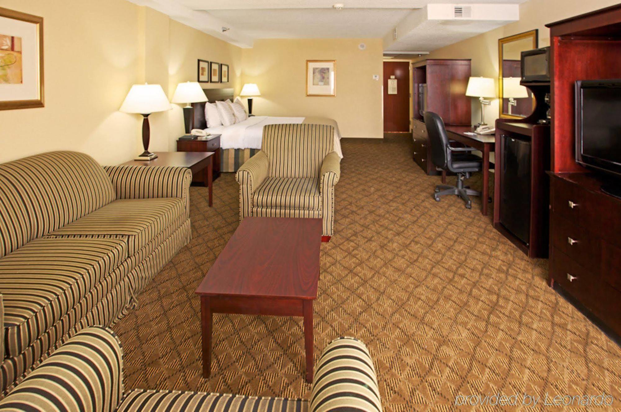 Holiday Inn Hotel And Suites Beaumont-Plaza I-10 & Walden By Ihg Room photo