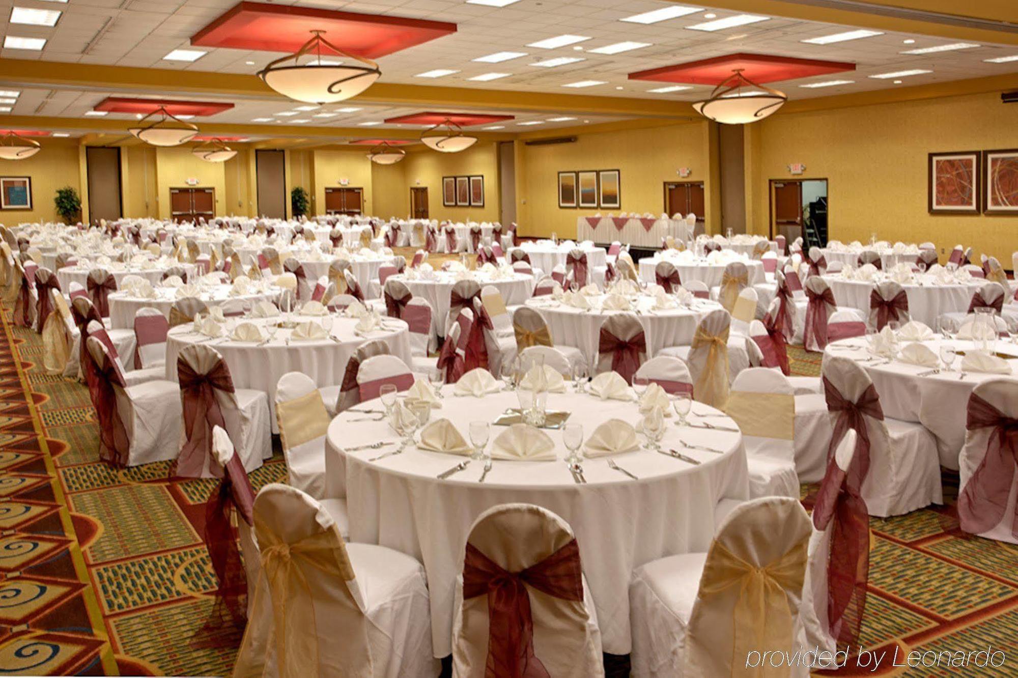 Holiday Inn Hotel And Suites Beaumont-Plaza I-10 & Walden By Ihg Exterior photo